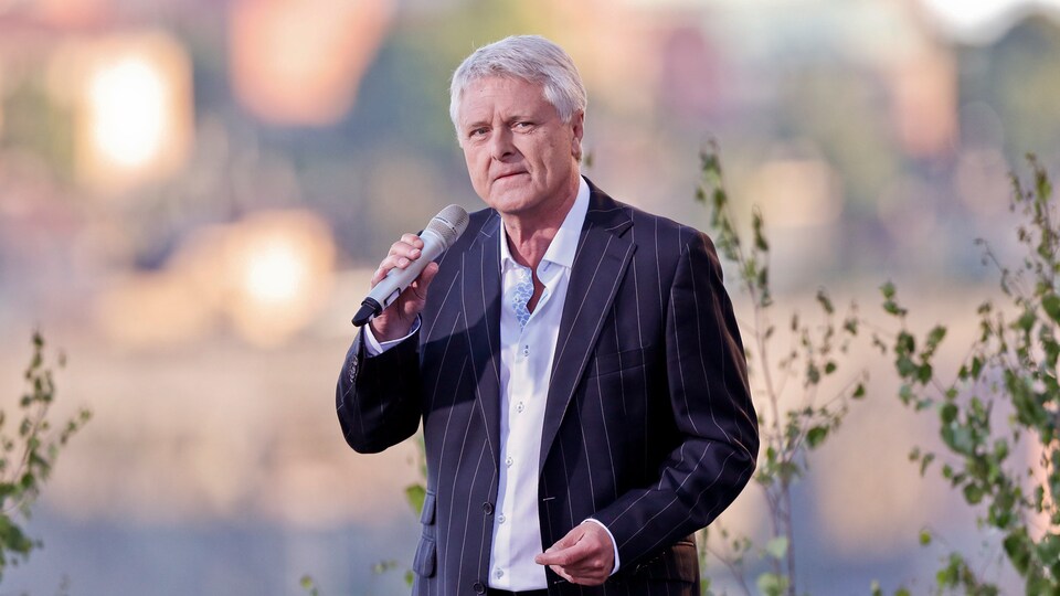 Schlagerstjärnan Claes-Göran Hederström är död - tv4.se